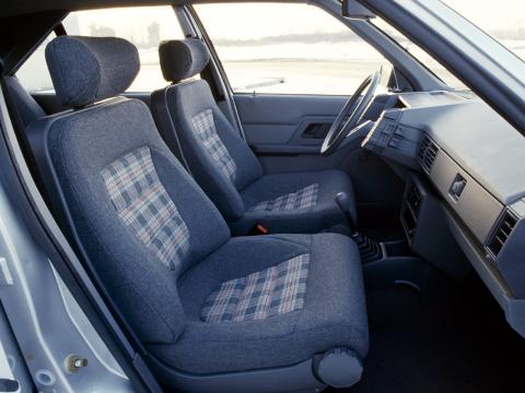 bx_leader_1985_interieur_0.jpg