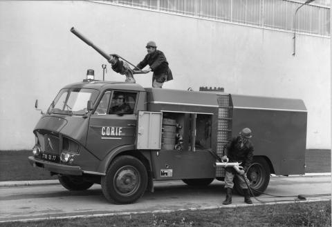camion_type_350_incendie_1967_-_17.070_-_copyright_guyot_-.jpg