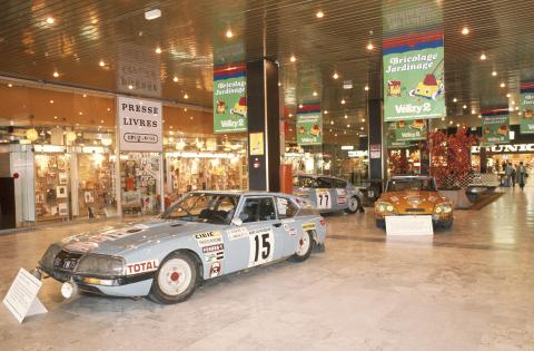 exposition_centre_commercial_velizy_-_sm_ds_rallye_-_1976.jpg