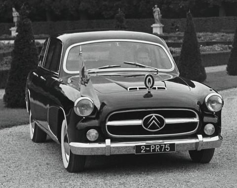 traction_15_six_presidentielle_franay_1955_b_0.jpg